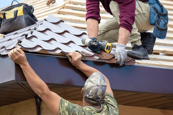 Rénovation et pose de tuiles métalliques